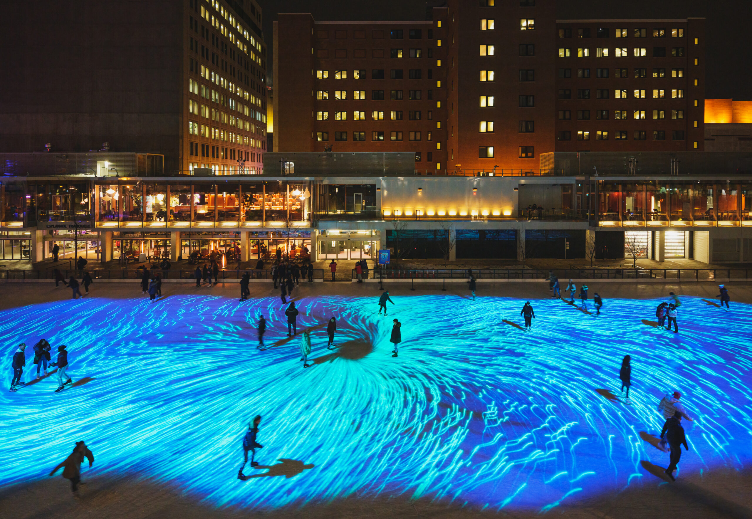 室外スケートリンクで楽しめるインタラクティブマッピング